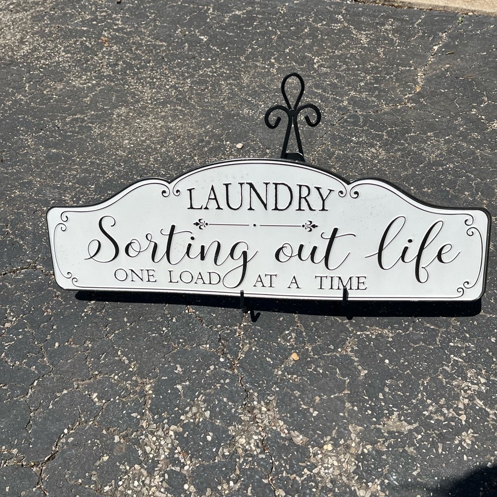 White Laundry Room Sign